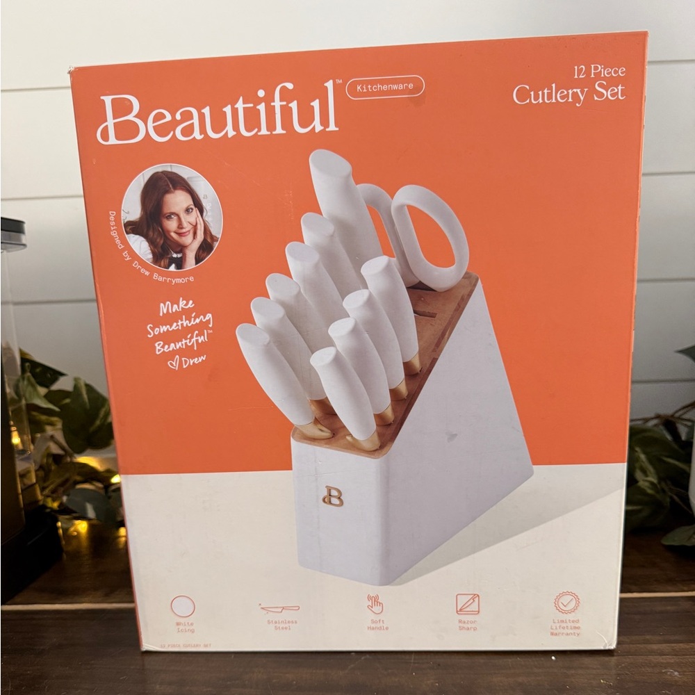 Beautiful Kitchenware White Cutlery Set